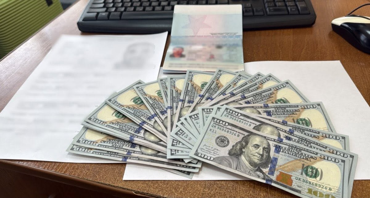 На Вінниччині чоловік намагався підкупити прикордонницю за $3000