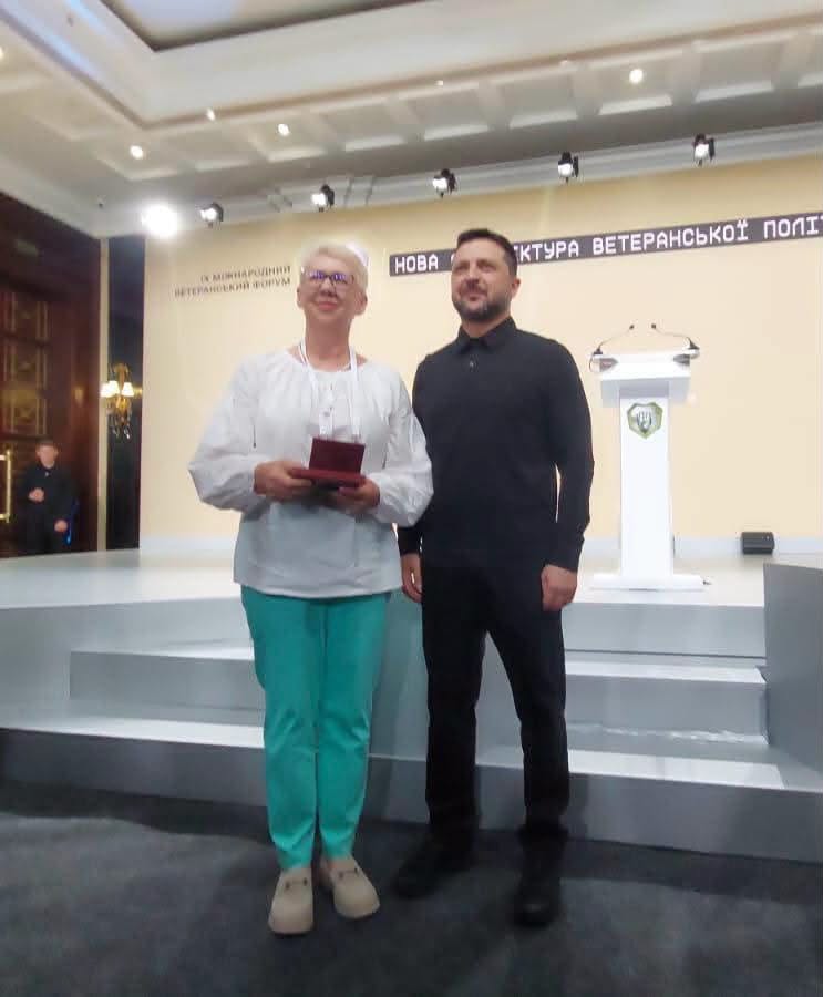 Ветеранку з Гайсина Людмилу Менюк нагородили орденом княгині Ольги