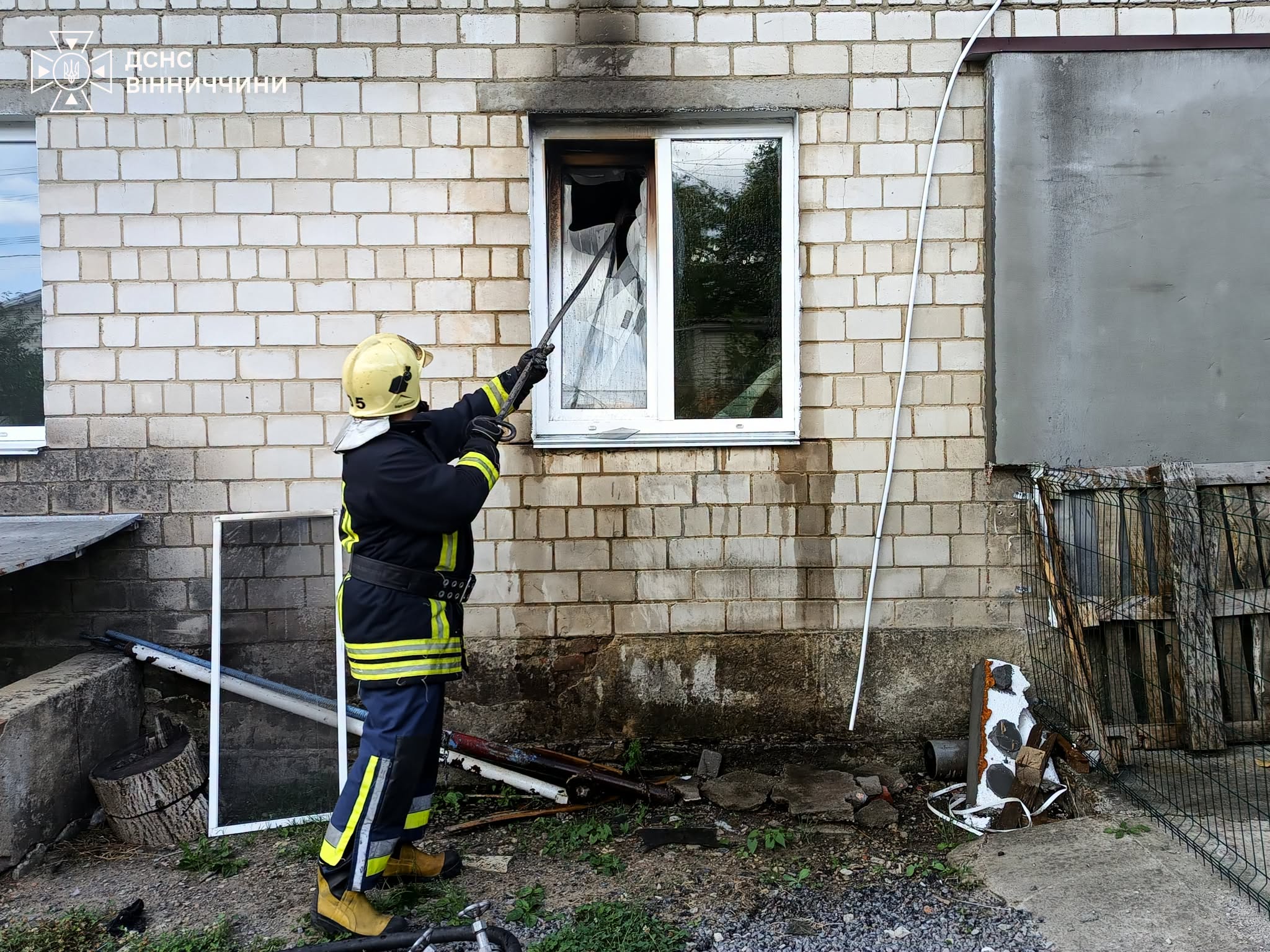 У Ямполі в квартирі загорівся газовий балон: 58-річна жінка отримала опіки