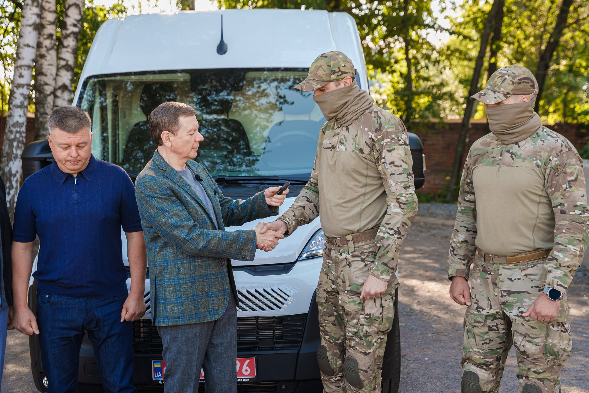 Вінниця спільно з Міжрегіональним Гумштабом передала ще один мікроавтобус для спецпризначенців