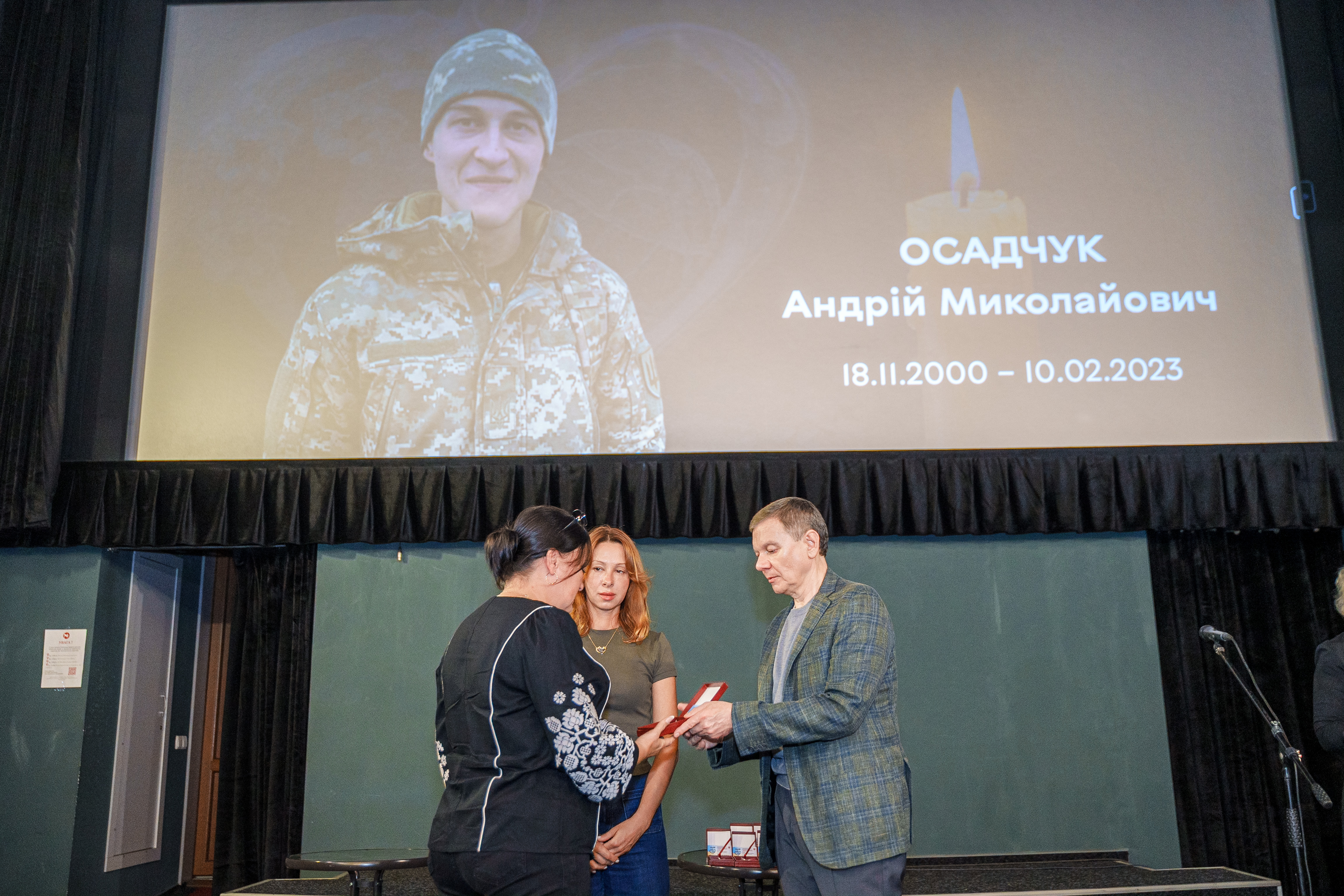Ще 30 матерів полеглих захисників у Вінниці отримали Почесний знак "Мати Героя/Героїні"