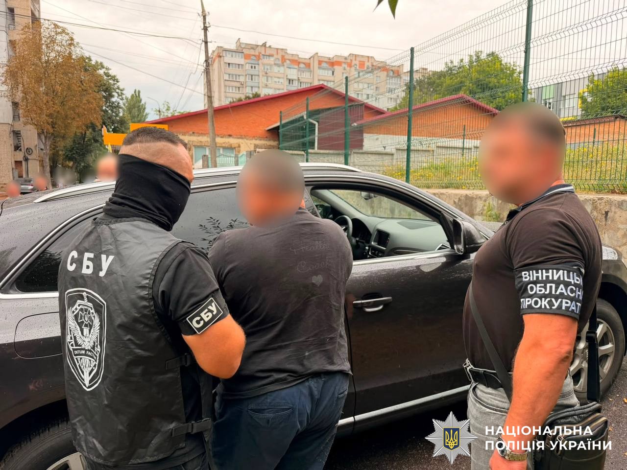 У Вінниці затримали двох чоловіків, які за $17,5 тисячі організовували незаконний виїзд за кордон