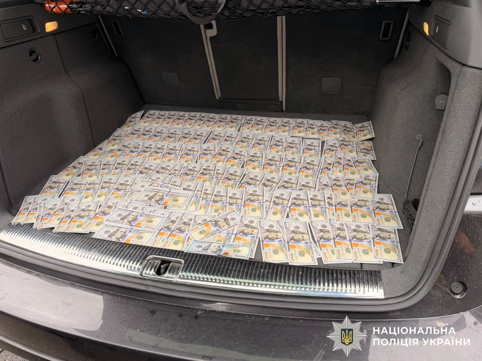 У Вінниці затримали двох чоловіків, які за $17,5 тисячі організовували незаконний виїзд за кордон
