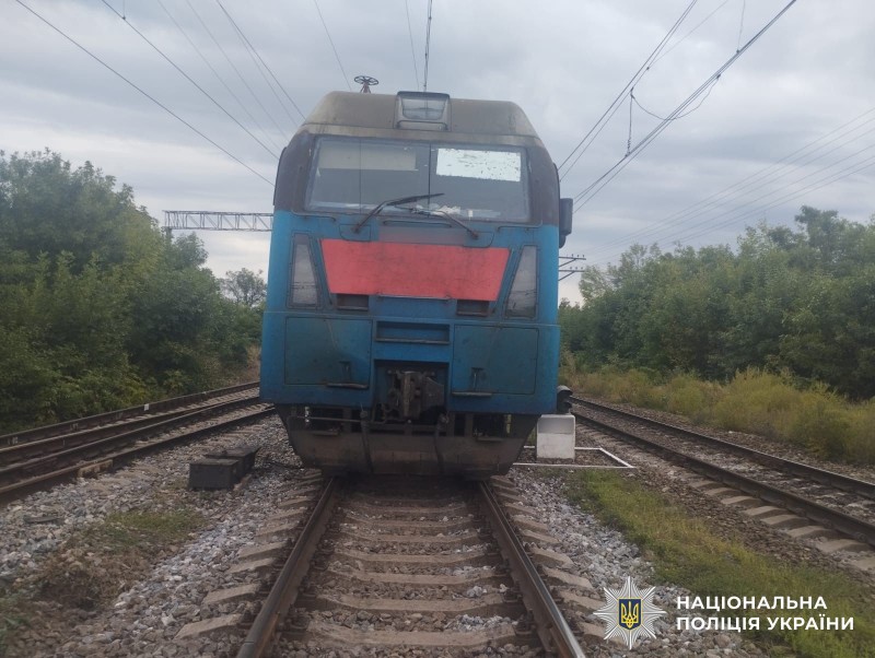 Втратила рівновагу та впала на залізничні колії: на Вінниччині жінка загинула під колесами потяга