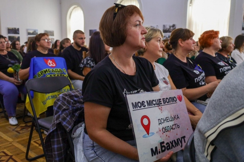 У Вінниці триває фотовиставка про родини військових, які зникли безвісти