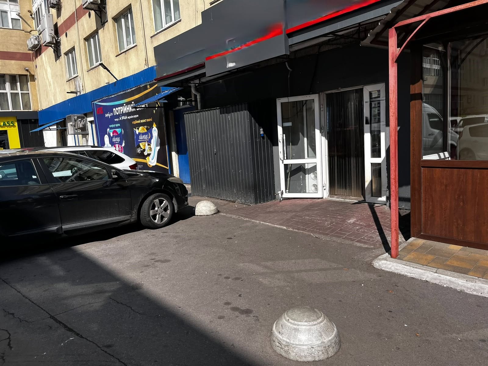 Тротуари Вінниці перевірили на доступність: які перешкоди виявили