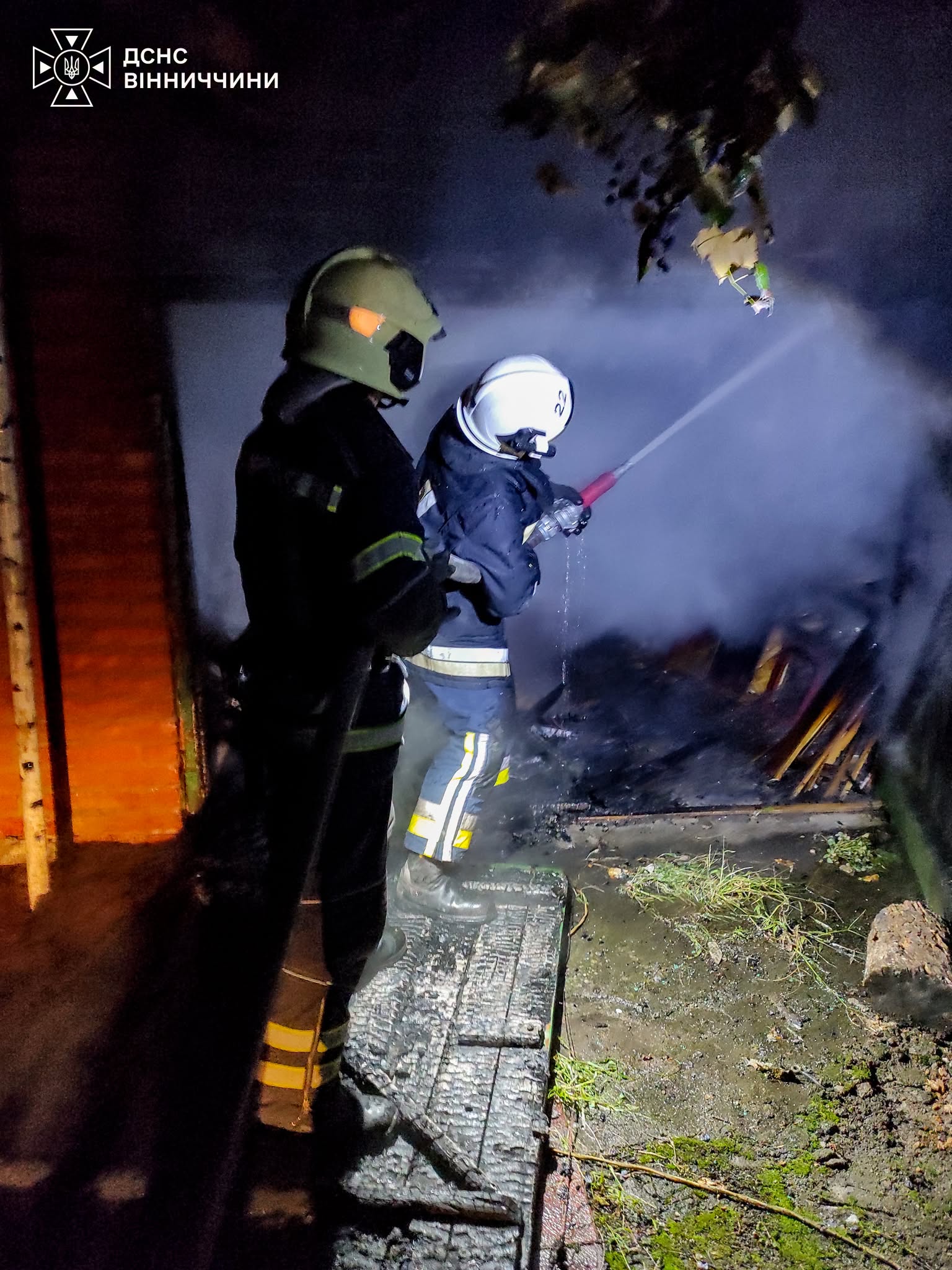 Несправність обладнання, короткі замикання та людська недбалість: на Вінниччині рятувальники ліквідували 8 пожеж