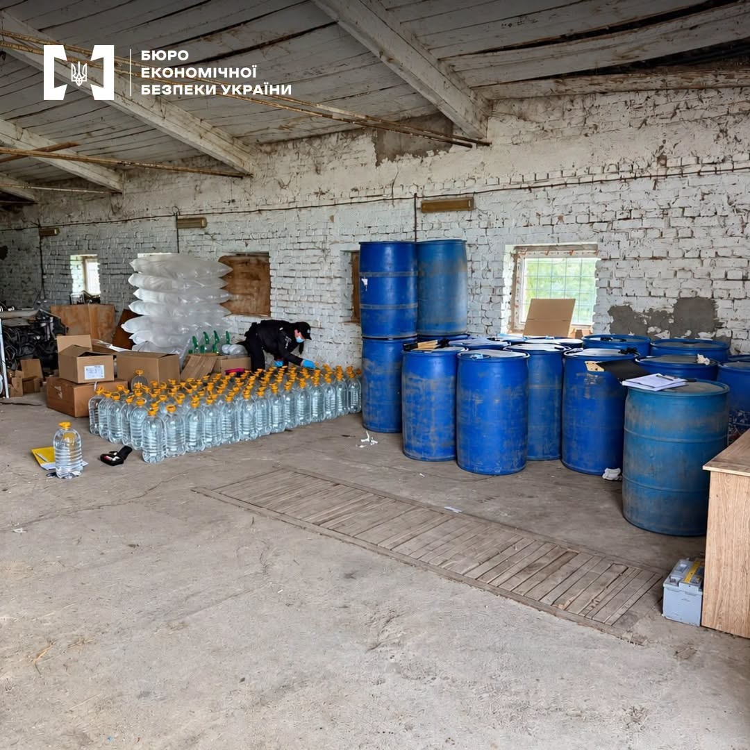 На Вінниччині викрили підпільний склад спирту: сировину передадуть медикам НГУ