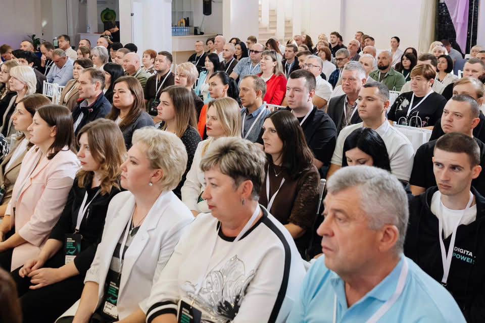 Цифровізація, ШІ та кібербезпека: у Вінниці зібрали представників громад