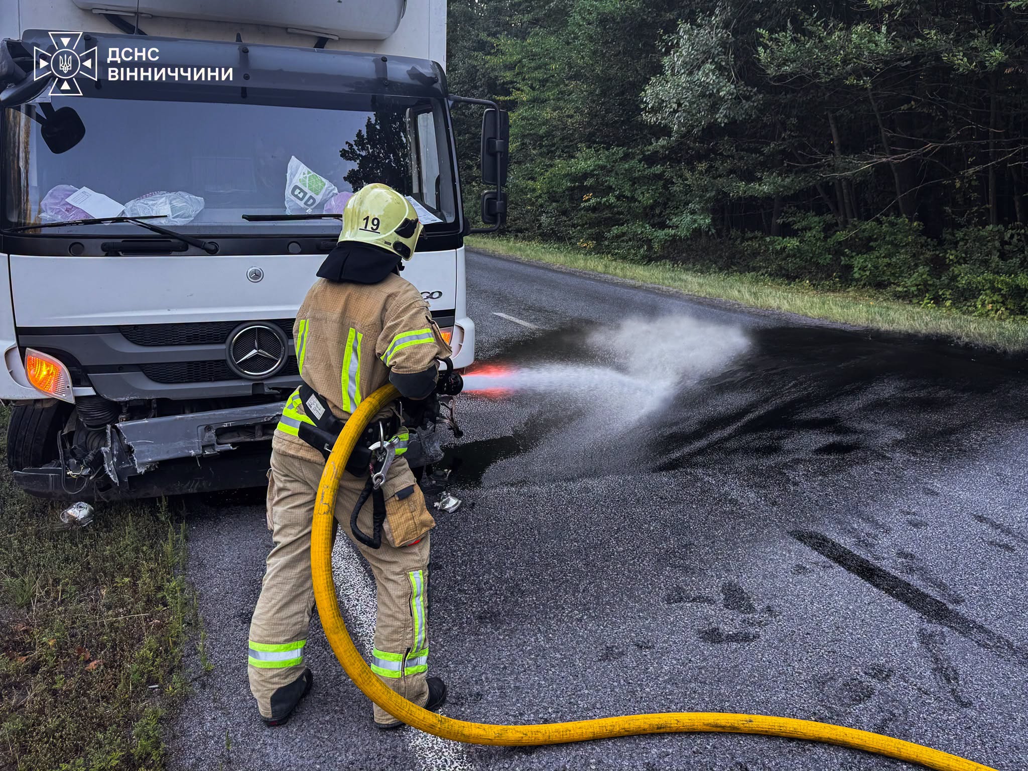На Вінниччині внаслідок ДТП на дорогу вилилися паливно-мастильні матеріали