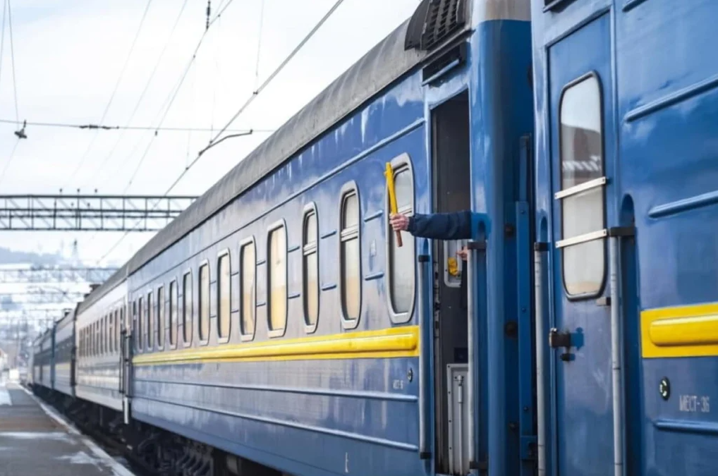На Вінниччині на понад дві години затримуються два приміські поїзди