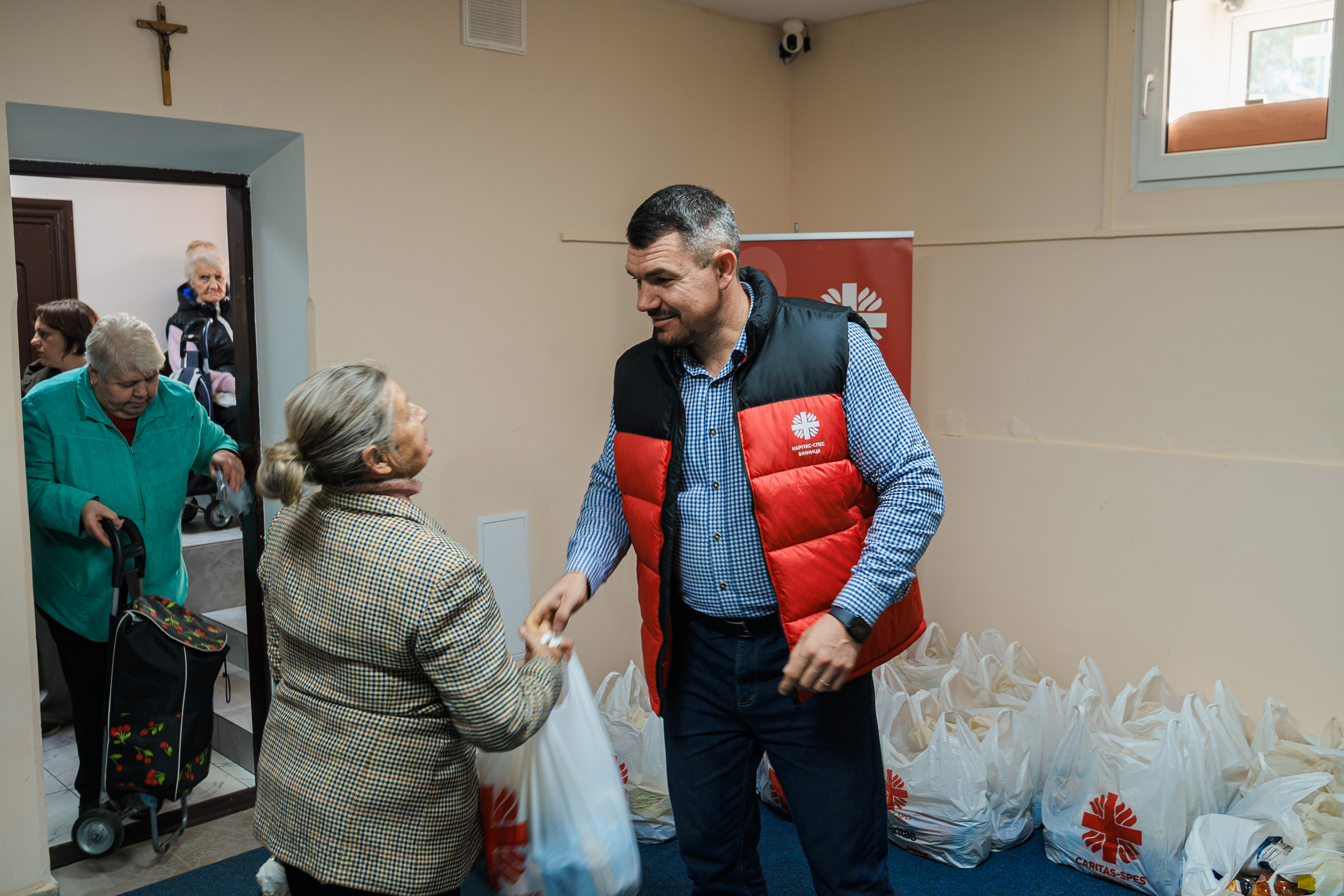 Підопічні Вінницького терцентру отримали продуктові набори