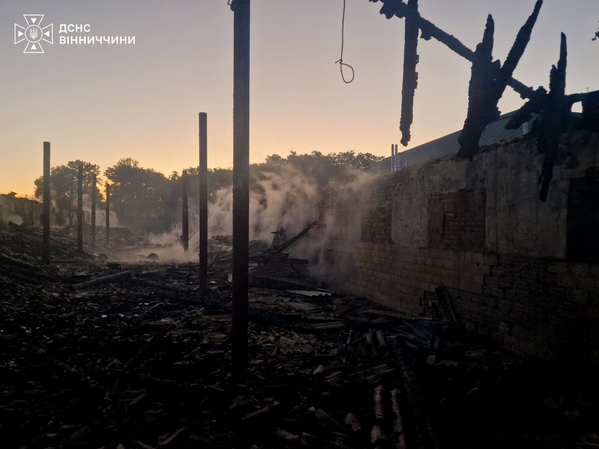 На Вінниччині горів склад з 300 тоннами зерна