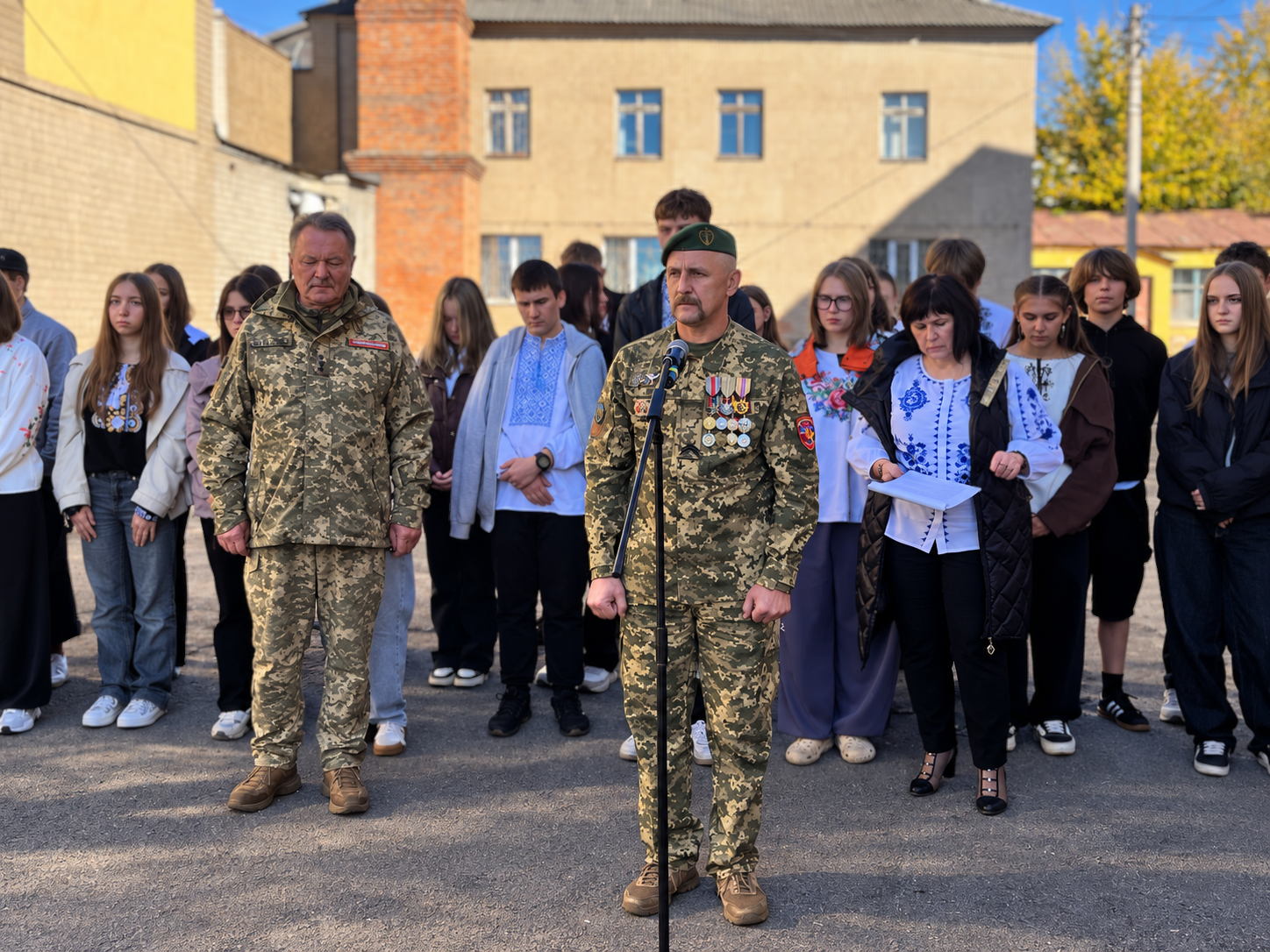У ліцеї №9 у Вінниці відкрили стелу пам’яті полеглих випускників