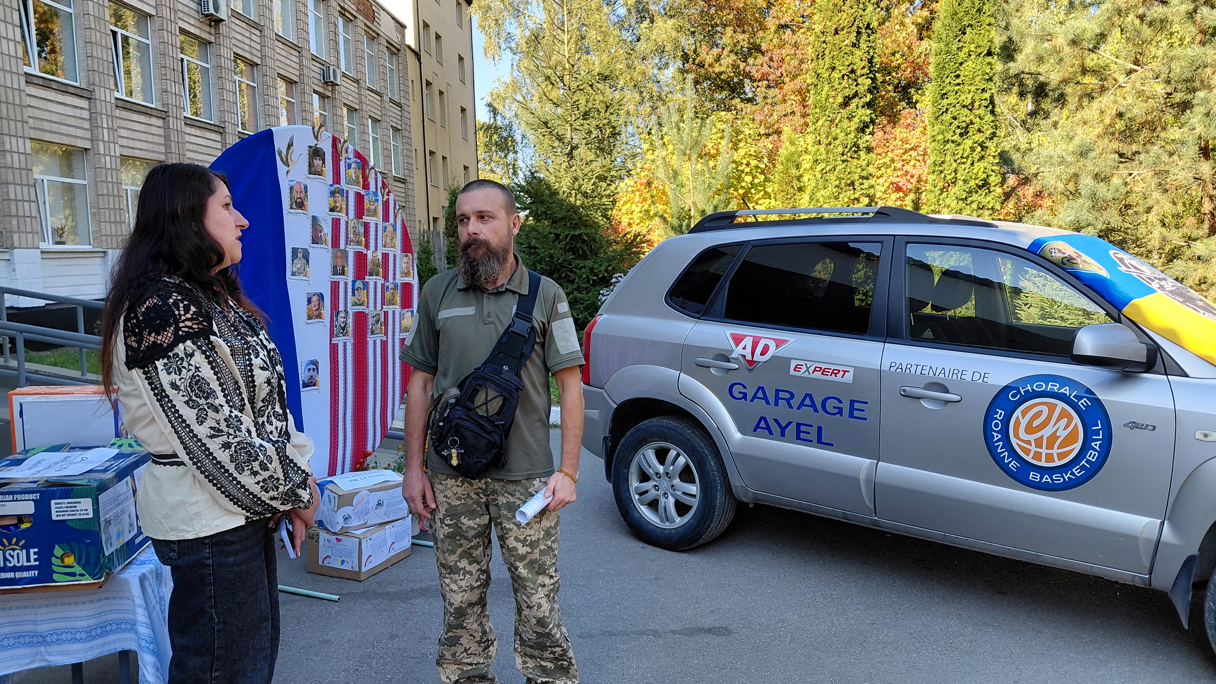 Учні вінницького ліцею №11 передали автомобіль на передову