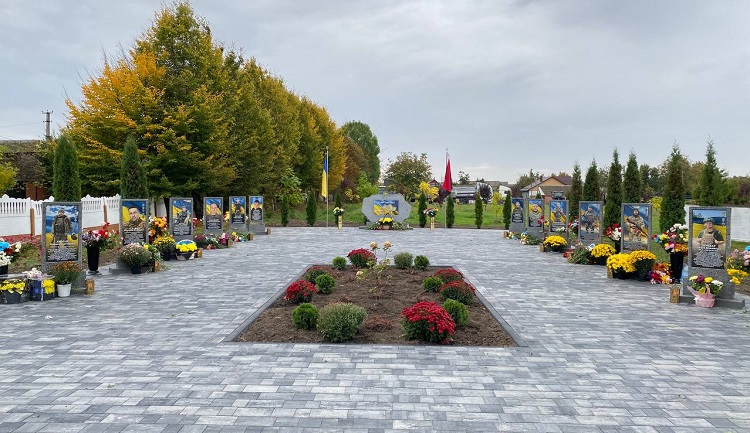 У Черепашинцях відкрили Алею Слави загиблим Захисникам і Захисницм України