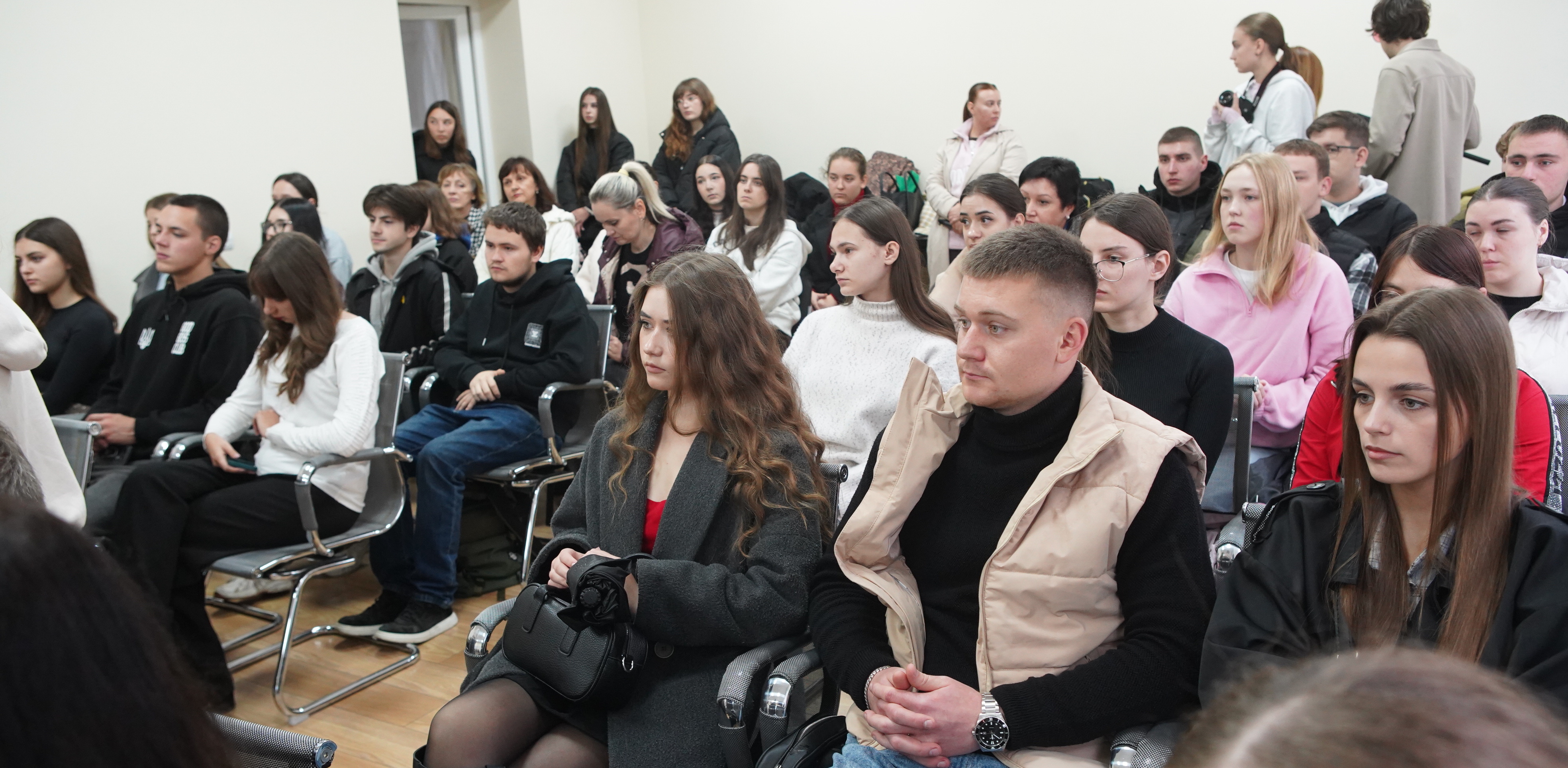 Як допомогти незрячій людині на перехресті: у Вінниці провели зустріч до Дня білої тростини