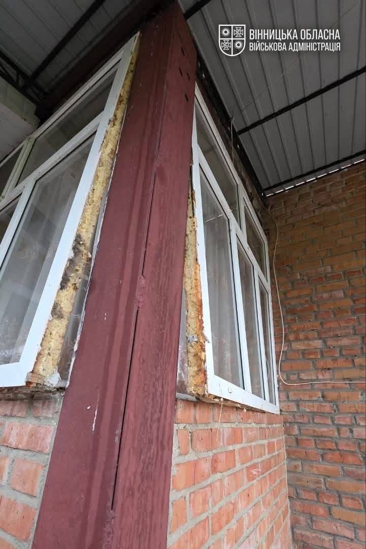 На Вінниччині внаслідок ворожого обстрілу пошкоджено квартири у двох багатоповерхівках