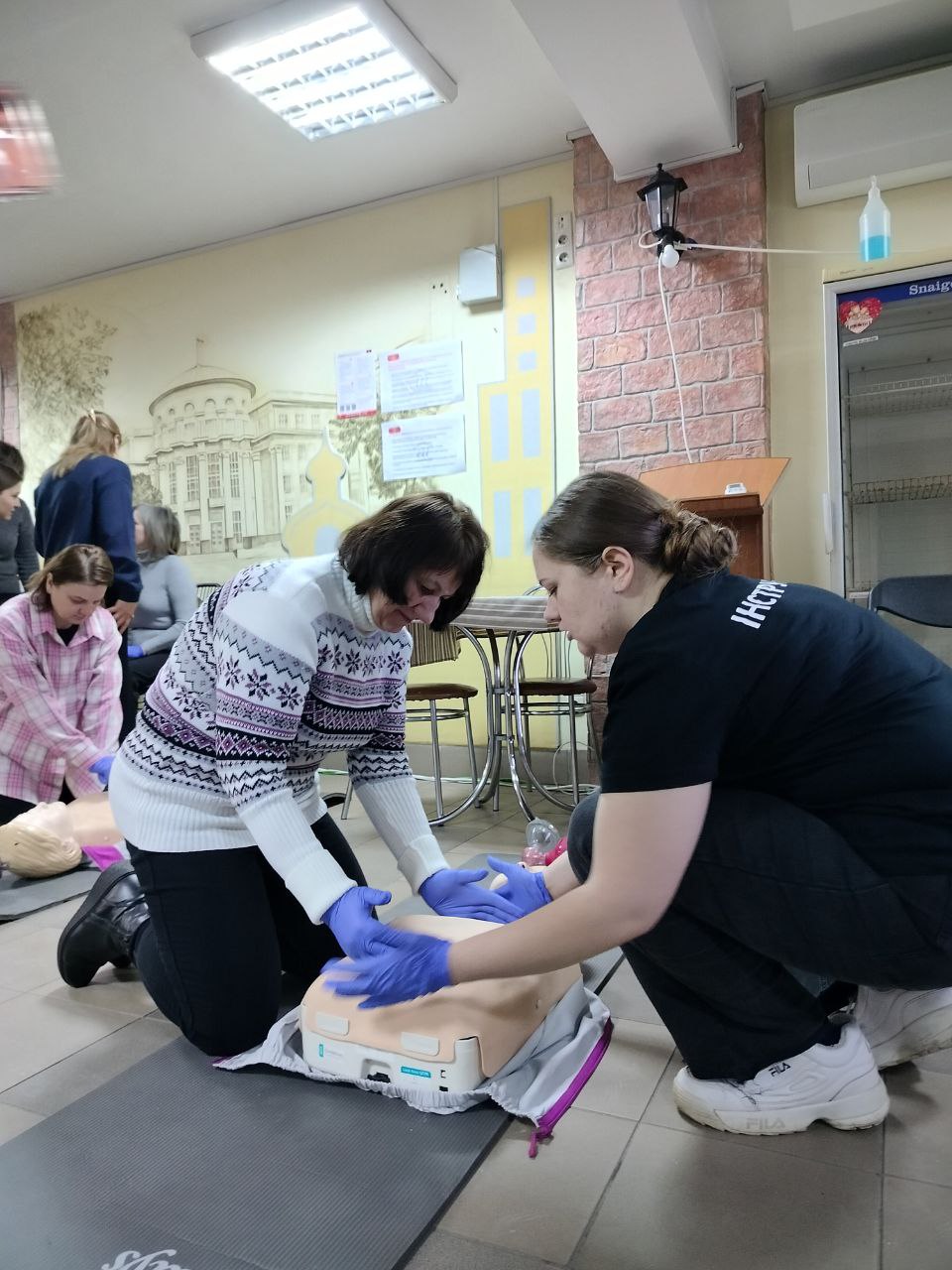 Почати діяти до приїзду швидкої. У Вінниці голови ОСББ навчаються надавати домедичну допомогу